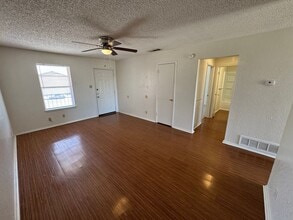 1903 Cedarhill Dr, Unit Unit C in Killeen, TX - Foto de edificio - Building Photo