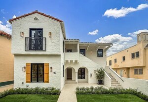 150 N Arnaz Dr, Unit C in Beverly Hills, CA - Building Photo