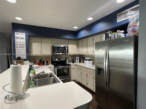 16503 Bridge End Rd in Hialeah, FL - Building Photo - Building Photo