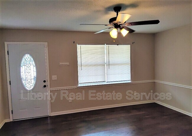 734 Robin Hood Dr in Hinesville, GA - Building Photo - Building Photo