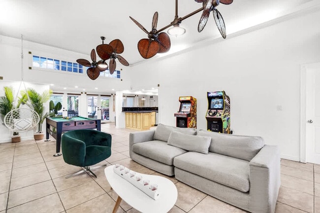 19720 NE 26th Ave in Miami, FL - Building Photo - Building Photo