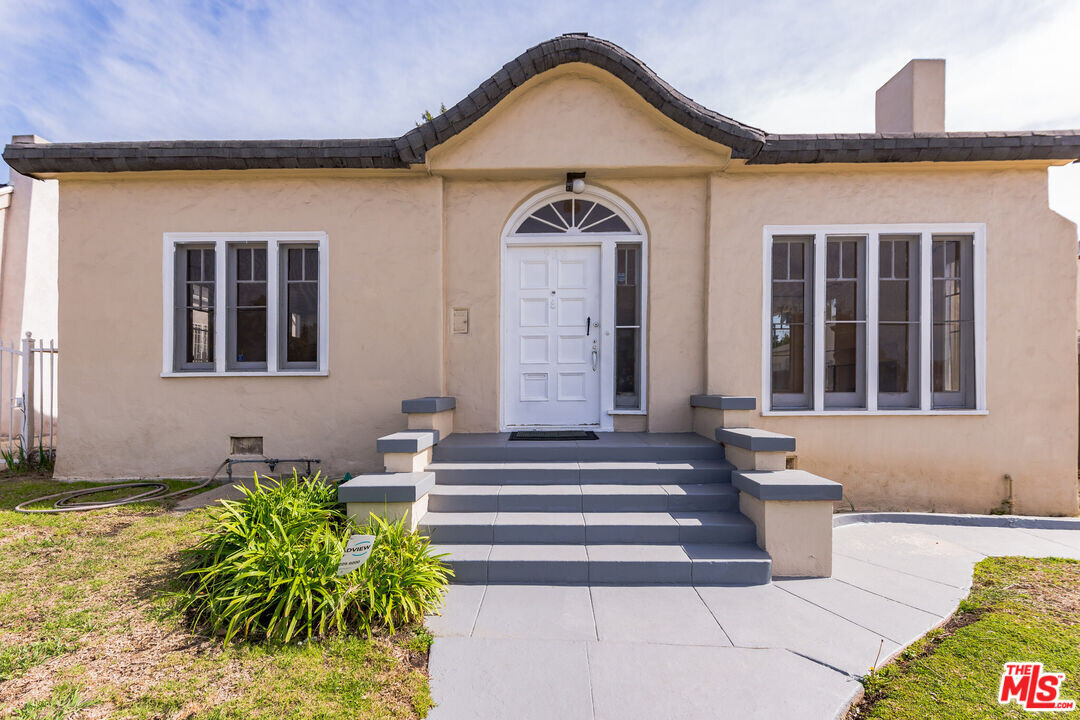932 S Plymouth Blvd in Los Angeles, CA - Building Photo