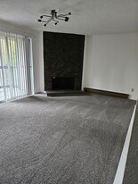 32304 4th Pl S, Unit West Campus in Federal Way, WA - Building Photo