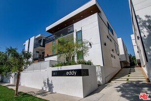 811 N Harvard Blvd in Los Angeles, CA - Building Photo