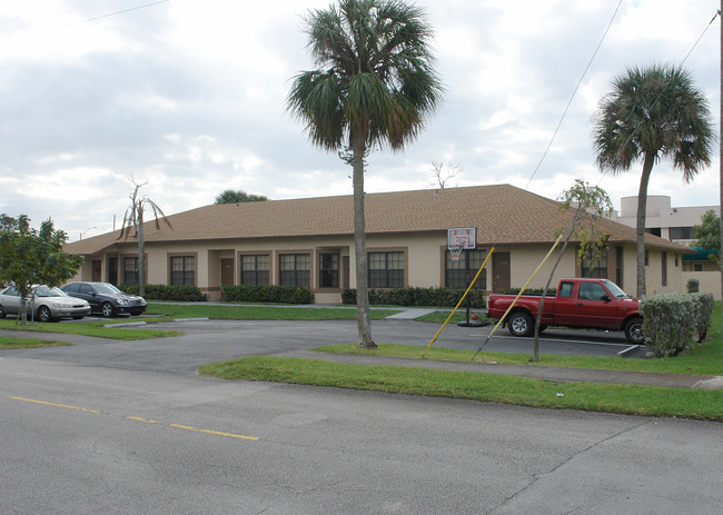 6100-6106 NW 6th St in Pompano Beach, FL - Building Photo - Building Photo