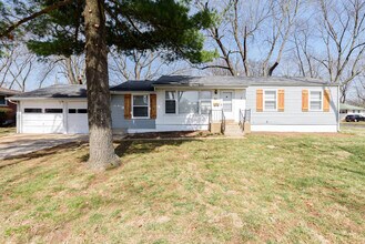 660 Graham Rd in Florissant, MO - Building Photo - Building Photo