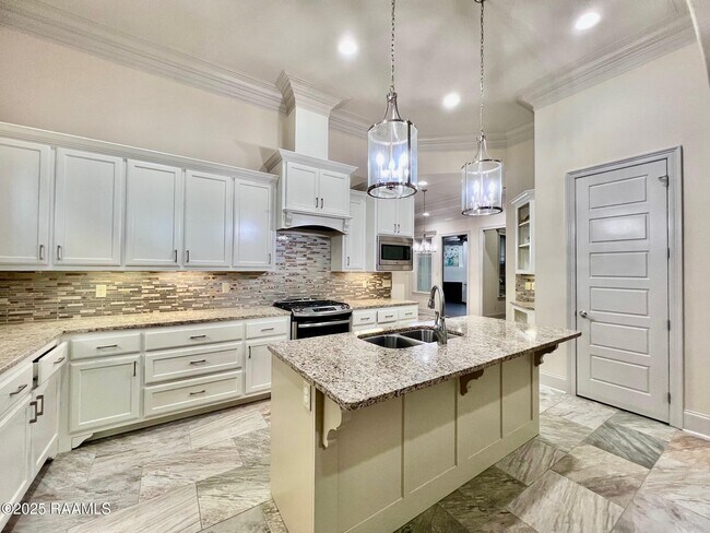 411 Dunvegan Ct in Lafayette, LA - Building Photo - Building Photo