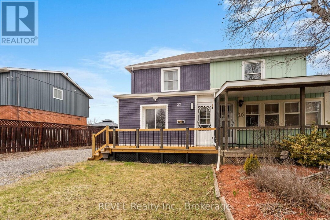 22 Hayes Rd in Thorold, ON - Building Photo