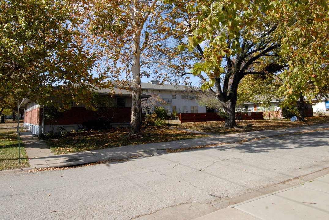 Woodhull Apartments in Topeka, KS - Building Photo