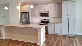 Room in Townhome on Sharon Towns Dr in Charlotte, NC - Building Photo