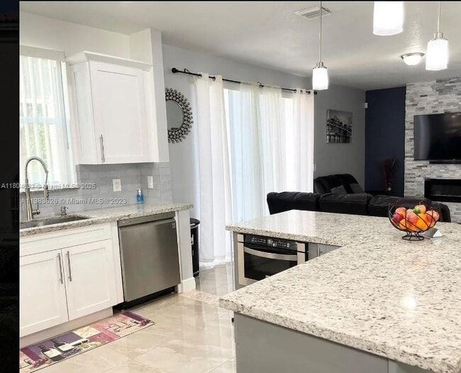 409 NW 87th Ln in Coral Springs, FL - Building Photo - Building Photo
