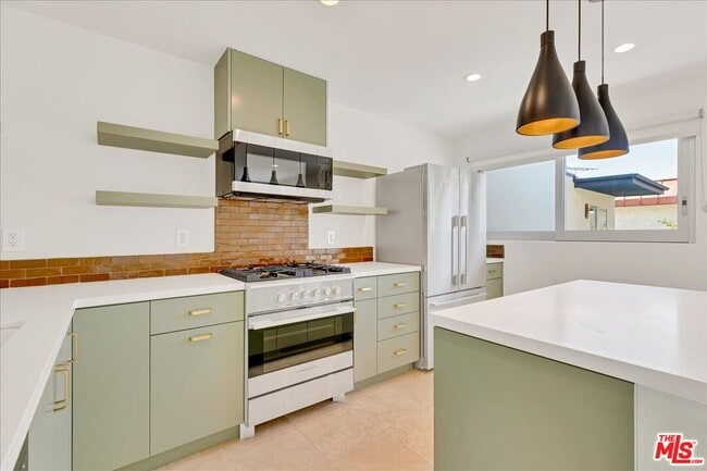 210 S Hamilton Dr in Beverly Hills, CA - Building Photo - Building Photo