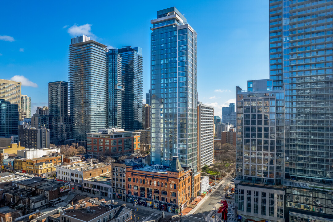 The Ivy in Toronto, ON - Building Photo