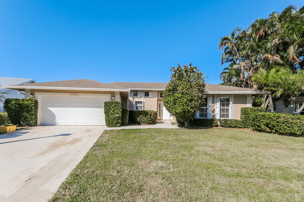 13931 Geranium Pl in Wellington, FL - Building Photo