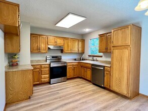 1344 N Ridge Pkwy in Olathe, KS - Building Photo - Building Photo