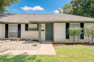 2306 Berry Hill Cir in Austin, TX - Building Photo - Building Photo