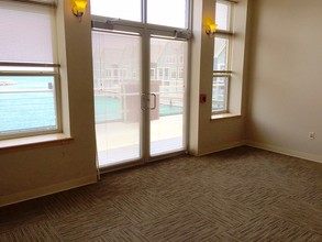 110 S Wisconsin St in Port Washington, WI - Foto de edificio - Interior Photo