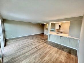 5301 E The Toledo in Long Beach, CA - Building Photo - Building Photo