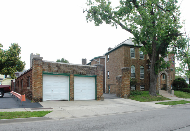 112-132 Delaware Rd in Kenmore, NY - Foto de edificio - Building Photo