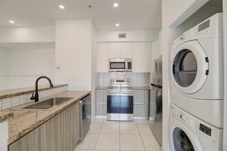 7330 NW 114th Ave in Doral, FL - Building Photo - Building Photo
