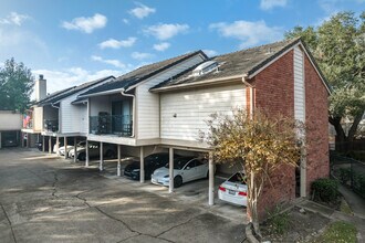 Lakeside Green Condominiums in Houston, TX - Building Photo - Building Photo