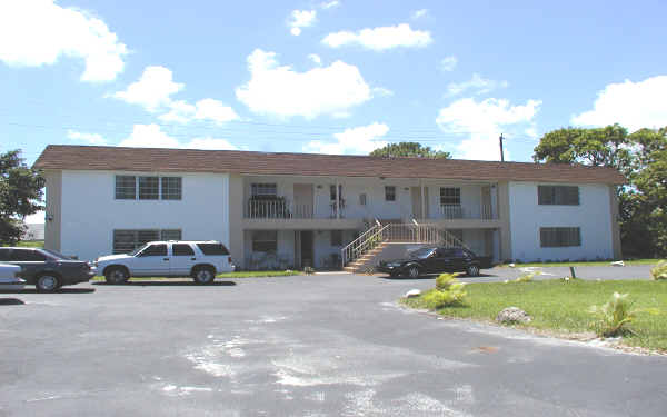 1131 S Pine St in Lake Worth, FL - Building Photo - Building Photo