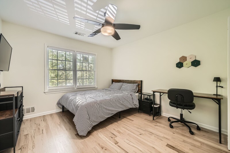 466 Raven Springs Trail in Stone Mountain, GA - Building Photo