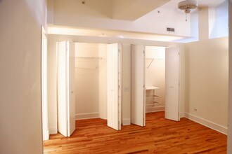 165 N Canal St, Unit 1005 in Chicago, IL - Foto de edificio - Building Photo