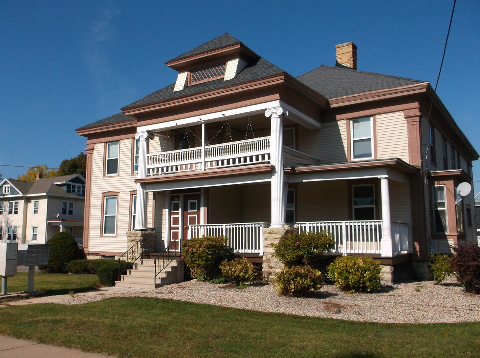 518 Church Ave in Oshkosh, WI - Building Photo