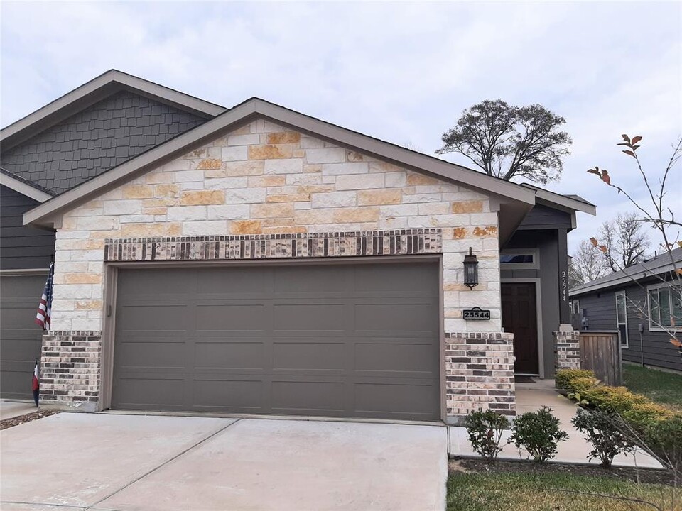 25544 Starling Ln in Magnolia, TX - Building Photo