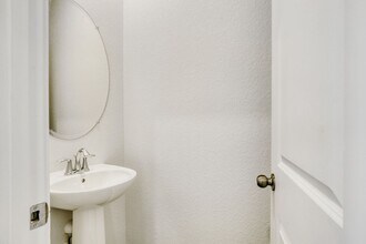 6750 Juniper Dr in Thornton, CO - Foto de edificio - Building Photo