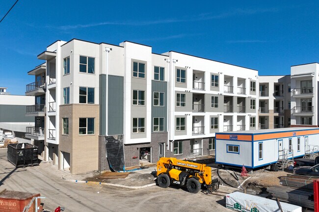 Caroline Eastside in Richardson, TX - Foto de edificio - Building Photo