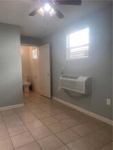 535 Lafayette St in Gretna, LA - Foto de edificio - Building Photo