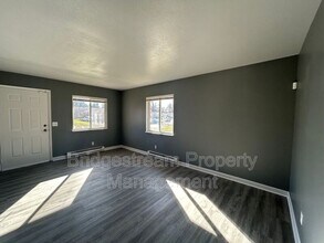 2101 Val Vista Ct in Dayton, OH - Building Photo - Building Photo