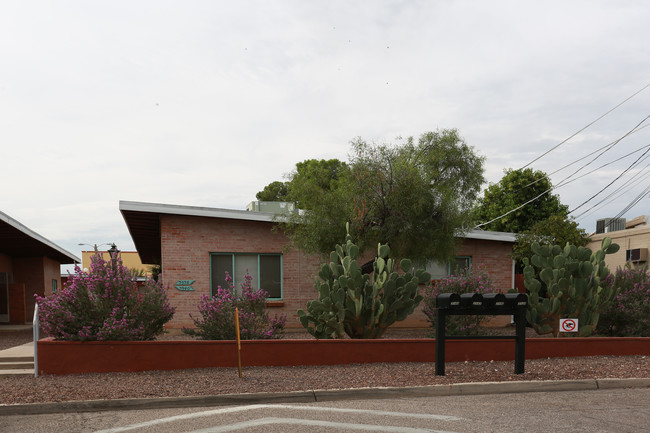 3938-3944 E Poe St in Tucson, AZ - Foto de edificio - Building Photo