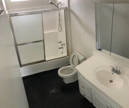 5660 Case Ave, Unit C in North Hollywood, CA - Foto de edificio - Building Photo