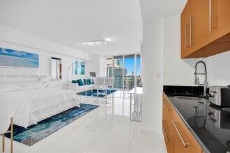 475 Brickell Ave, Unit 10 in Miami, FL - Building Photo - Building Photo