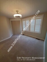 5146 S Surprise Way in Boise, ID - Building Photo - Building Photo