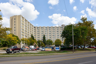 The Lakewoods Apartments in Dayton, OH - Building Photo - Building Photo