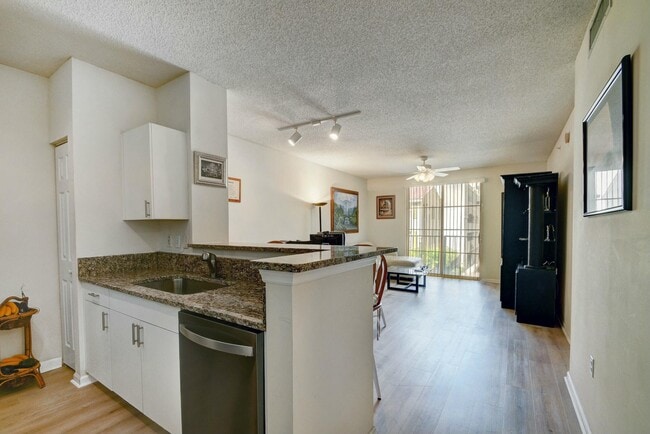 630 S Sapodilla Ave in West Palm Beach, FL - Building Photo - Building Photo