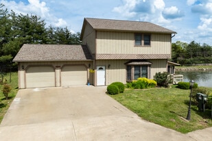 Pine Shores Rentals in Carbondale, IL - Building Photo