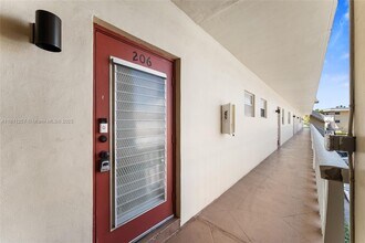4341 NW 16th St in Lauderhill, FL - Building Photo - Building Photo