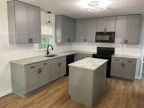 5005 Tower Rd in Greensboro, NC - Building Photo - Building Photo