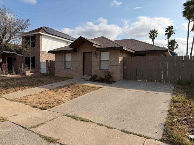 5816 Longoria Loop in Laredo, TX - Building Photo - Building Photo