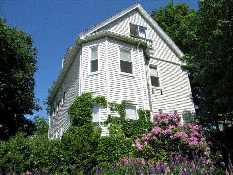 81 College Ave, Unit 2 in Medford, MA - Building Photo