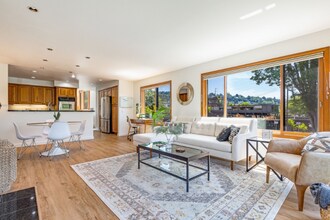 2026 Fairview Ave E in Seattle, WA - Foto de edificio - Building Photo