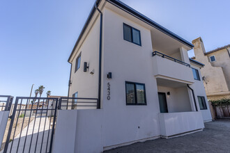 5430 Driftwood St, Unit 2 in Oxnard, CA - Foto de edificio - Building Photo