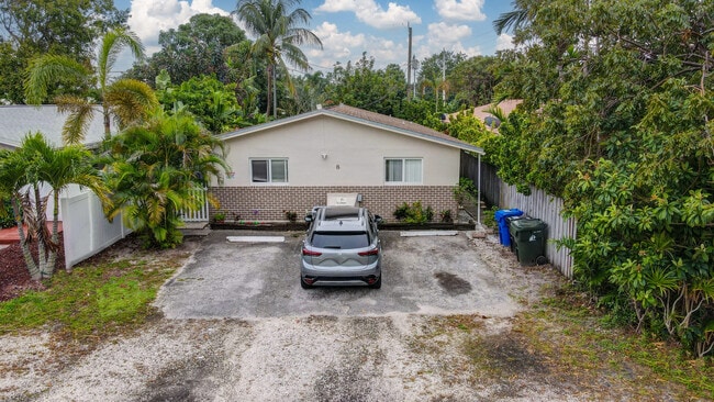 8 NE 16th Pl in Fort Lauderdale, FL - Foto de edificio - Building Photo