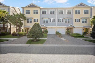4055 Rocky Shores Dr in Tampa, FL - Building Photo