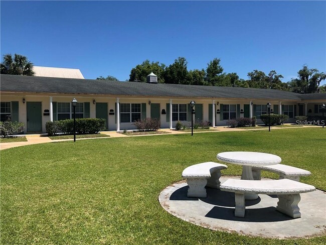 107 Perkins St-Unit -10 in Leesburg, FL - Building Photo - Building Photo
